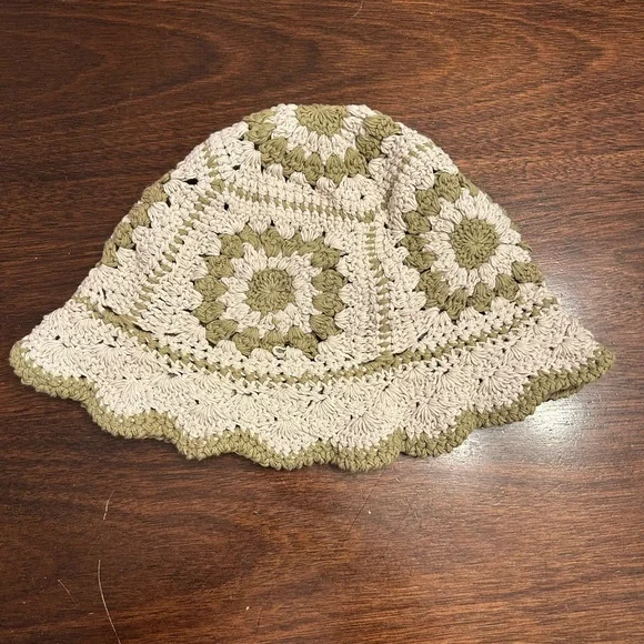 Crochet Sun Hat in Beige and Olive - Picture 2 of 2